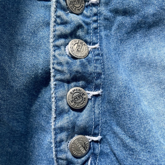 Denim Republic Denim shorts.size juniors 13/14. - Picture 3 of 8